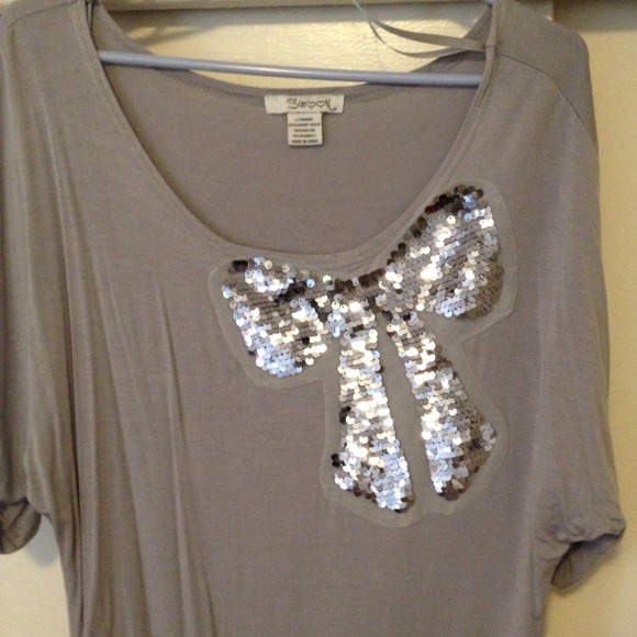 Grey dolman shirt with a sequins bow!!