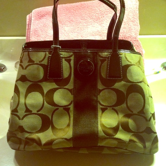 Coach Handbags - Coach purse like new