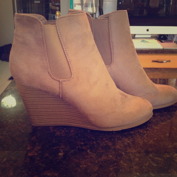 💢RESERVED💢Brand New: Merona wedge booties
