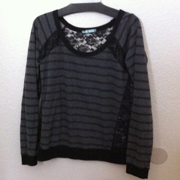 **RSRVD for melissauy Black and grey lace sweater.
