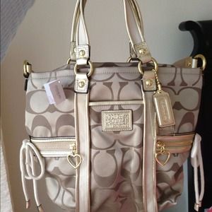 🚫💰🚫 SOLD!! 🚫💰🚫Authentic COACH Poppy Handbag