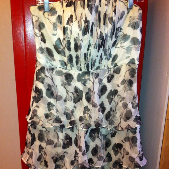 Strapless White House Black Market dress! Size 10