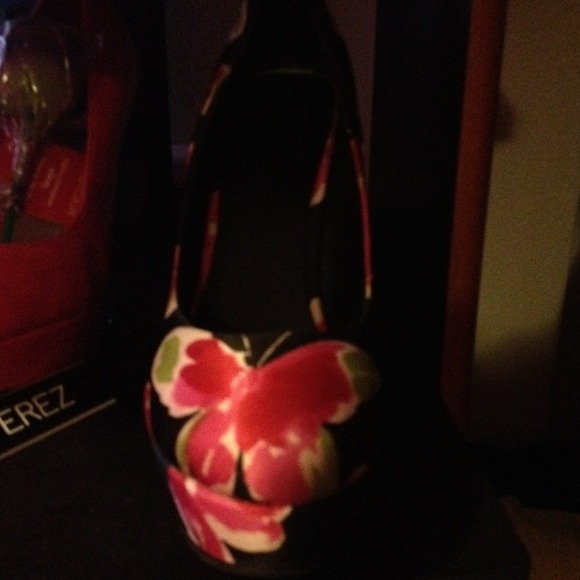 Heels 👠 - Picture 3 of 3