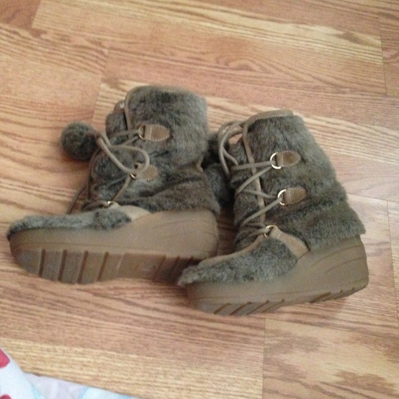 Authentic Juicy Couture Platform Boots - Picture 4 of 4