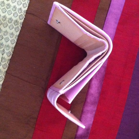 Coach signature trifold leather wallet. - Picture 3 of 4