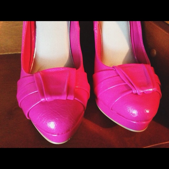 👠 Fuchsia Pump 👠 - Picture 3 of 4