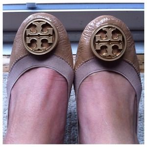 ***SOLD*** Authentic Tory Burch Caroline Flats