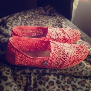 Reserved 💫💫💫 LIMiTED EDITION CORAL TOMS💕💕💕