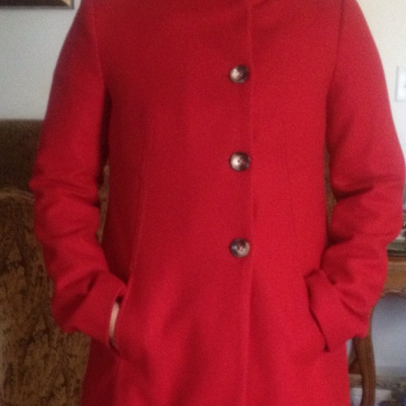 Brand new red Benetton coat - Picture 3 of 3