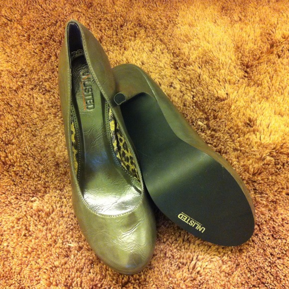 Unlisted - Kenneth Cole Grey Pump - Picture 3 of 3