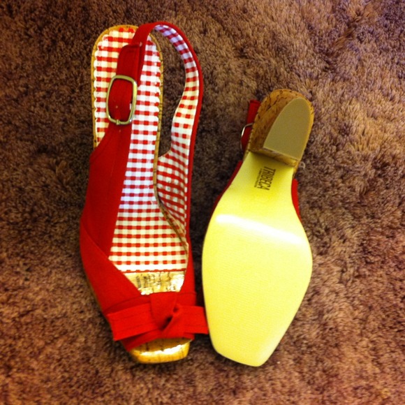 Tribecca - Kenneth Cole Red Sling Back - Picture 2 of 4