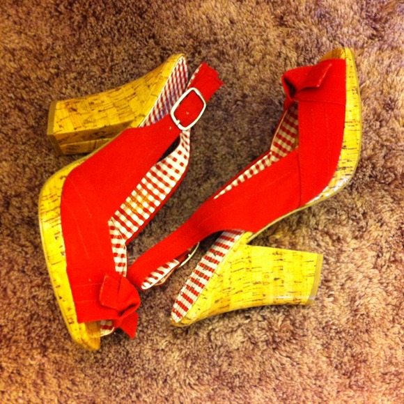 Tribecca - Kenneth Cole Red Sling Back - Picture 4 of 4