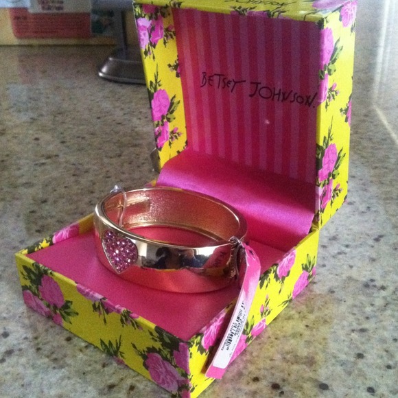Betsey Johnson heart cuff. - Picture 2 of 2
