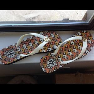 Authentic TORY BURCH flip flops! Size 7
