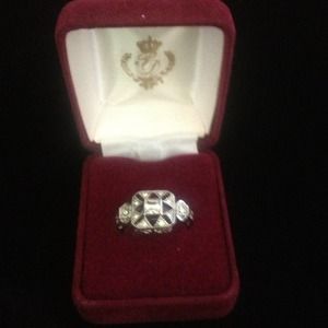 Premier Memoir ring size 7 brand new never worn