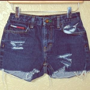 Distressed Highwaisted Shorts
