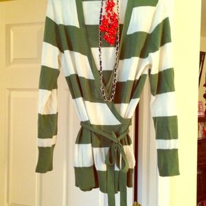 Old navy L wrap sweater