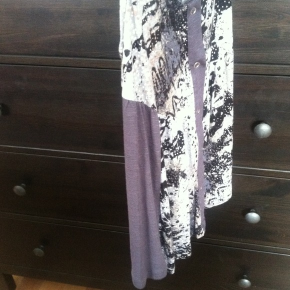 Gray button down Urban Outfitters top - Picture 3 of 3