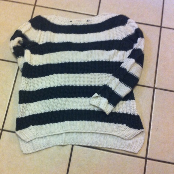 Sold in bundle - Picture 2 of 3