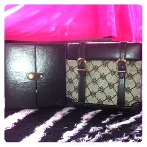 Traveling mini jewelry box