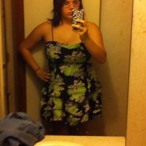 Green sun dress. Floral print