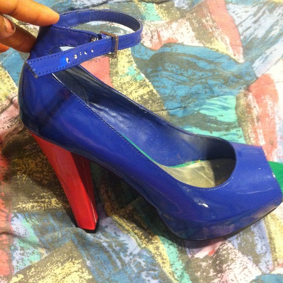 Sold•••••• Very cute colorful pumps
