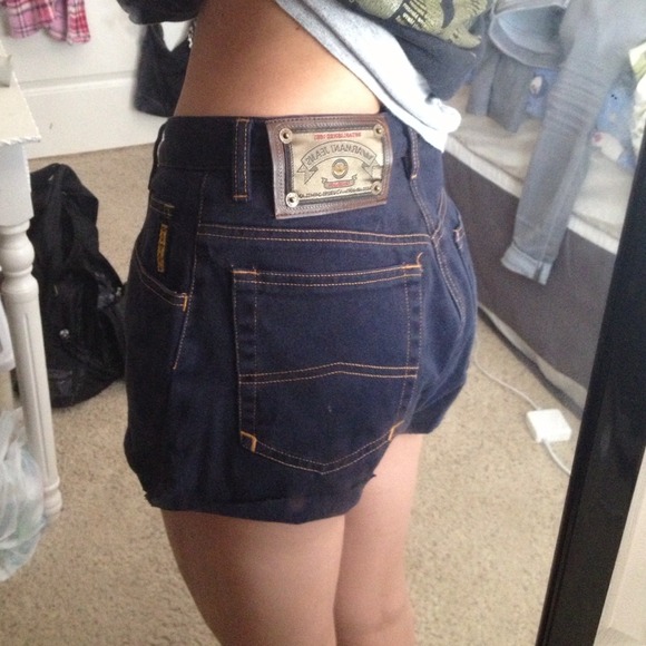 GIORGIO ARMANI High Waisted Cut Off Shorts - Picture 2 of 4