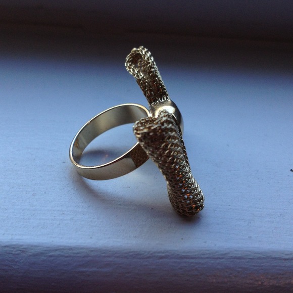 Bowtie Ring - Picture 2 of 3