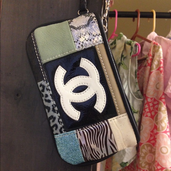 Chanel Patchwork sparkle Wristlet💠✨