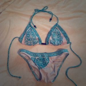 Bundle 2 vs swimsuits!