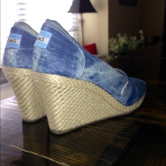 Toms wedges size 6.5