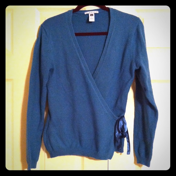 ⛔Sold⛔Faux wrap sweater