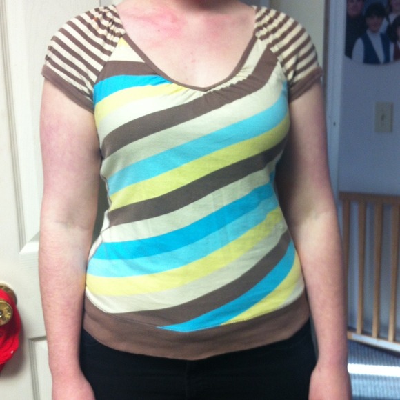 Cute striped top!
