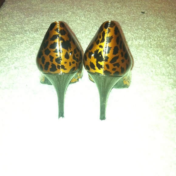 Leopard print peep toe pumps - Picture 2 of 3