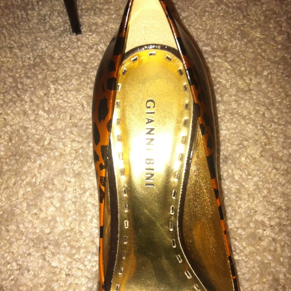 Leopard print peep toe pumps - Picture 3 of 3