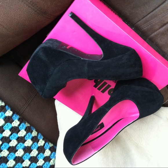 Dollhouse Black Platform Heel - Size 6.5 - Picture 3 of 4