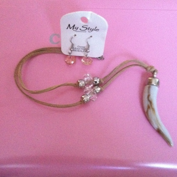 Necklace & earring set
