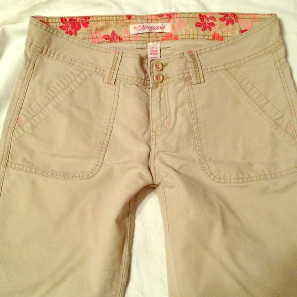 Aeropostale khaki capri's