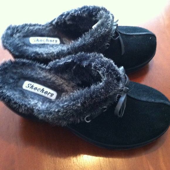 👠Sketchers Faux Fur Suede Clogs👠