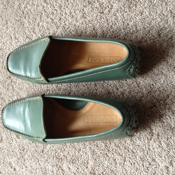****Sold in bundle***Flat shoes..