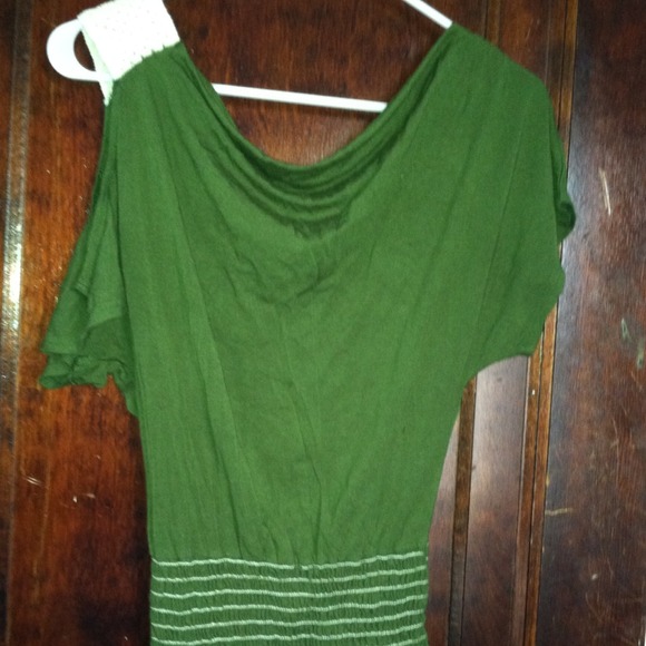 Cute top. - Picture 2 of 2
