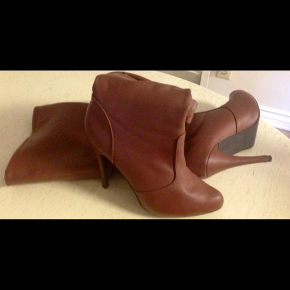 Brown shoedazzle boots