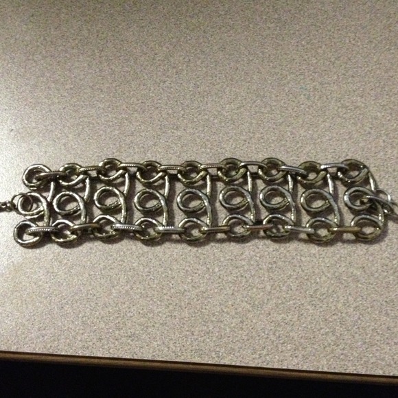 Gold metal link bracelet