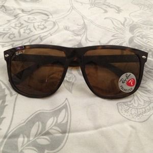 💢Reserved💢Brand new authentic ray ban sunglasses