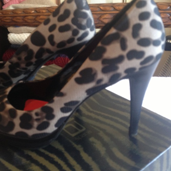 Bundled! Peep toe elegant pump - Picture 3 of 4