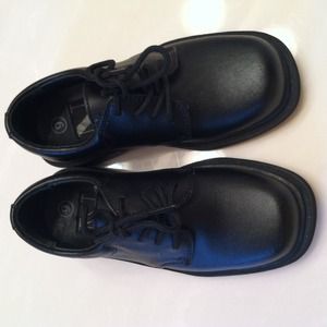 Boys size 9 black dress shoes