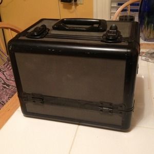 🌟Sold/bundled🌟 Mac train makeup case