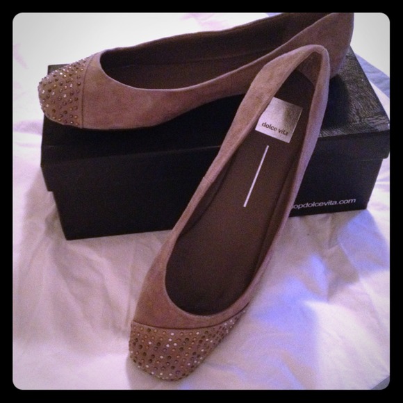 BNIB Dolce Vita grey suede ballerina flats