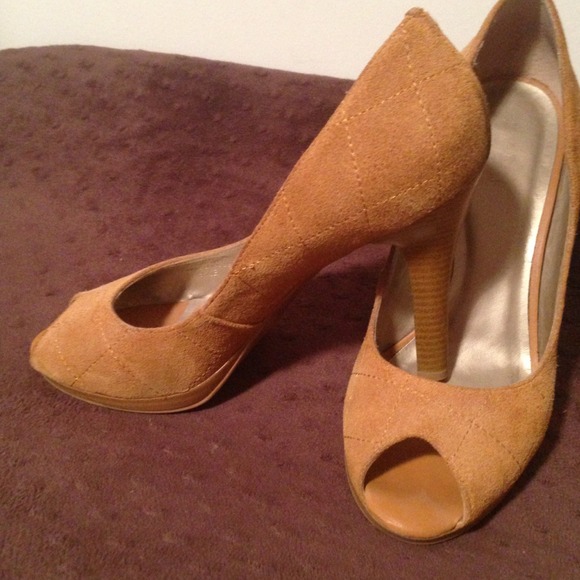 REDUCED BCBG peep toe pumps - Picture 2 of 3