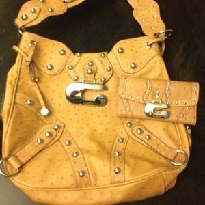 🌟REDUCED🌟 Guess Ostrich Style Purse & Wallet!